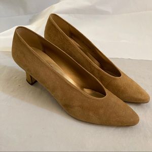 Nina Suede Pumps Women’s Shoe Size 9 C Wide Med Heel 2.5” Brown